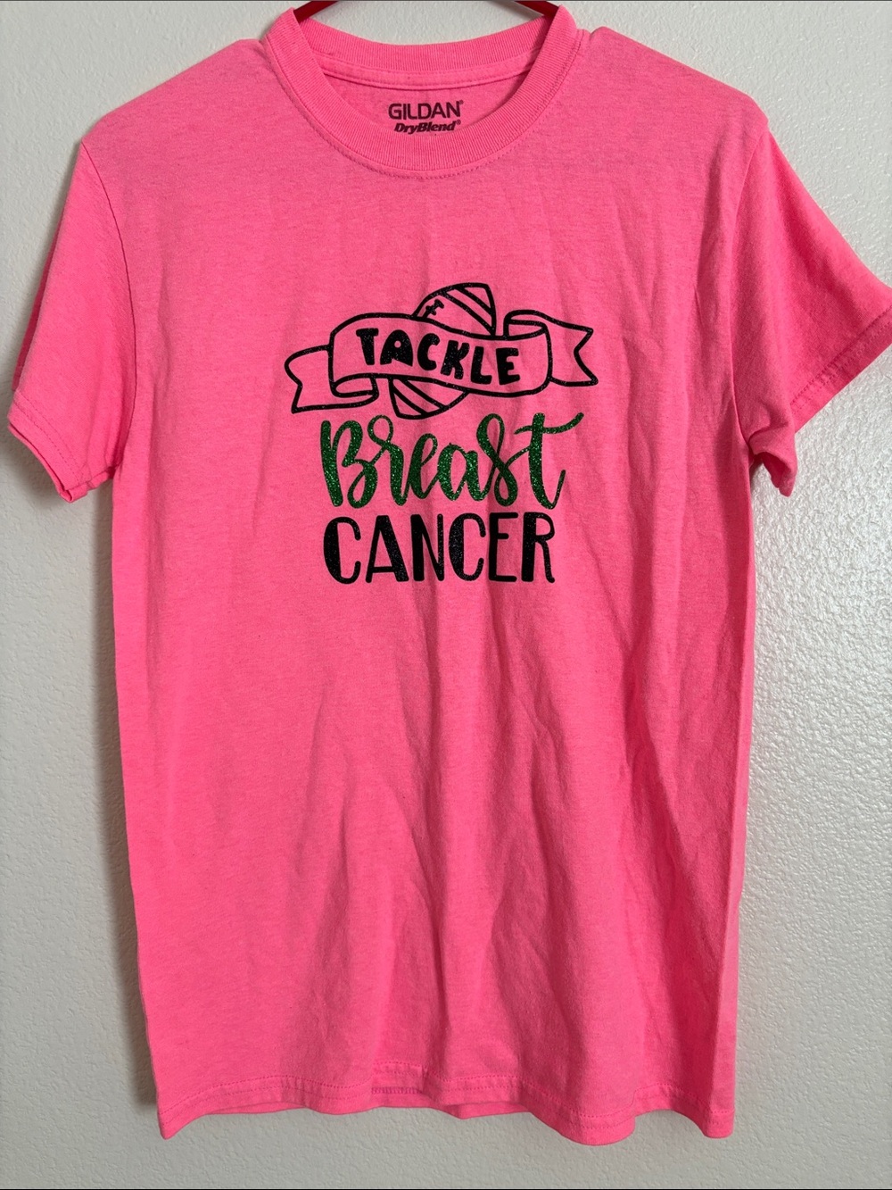 Gildan Tackle Breast Cancer Short Sleeve Pink Tee Shirt Size Small
